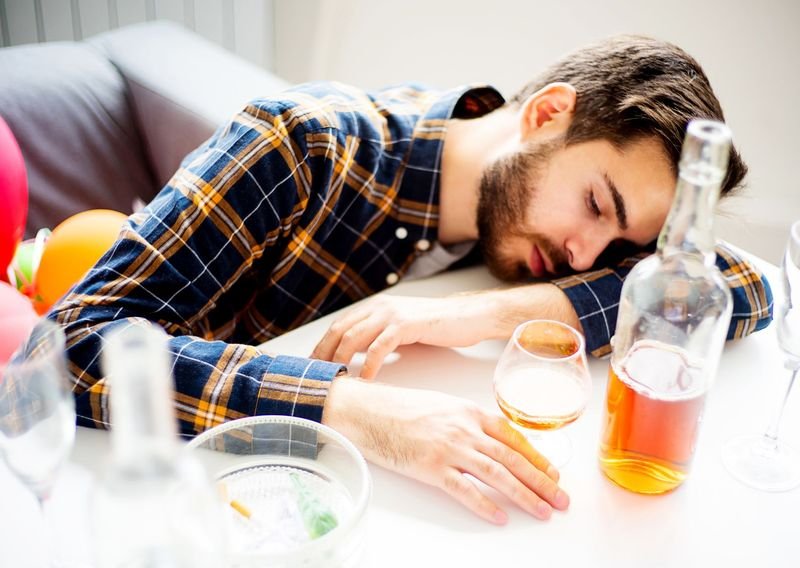 Heavy drinking, illustrative image